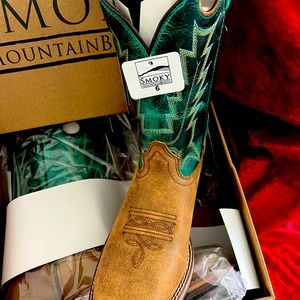 Woman’s cowboy boots brand new never worn ! Still have tags